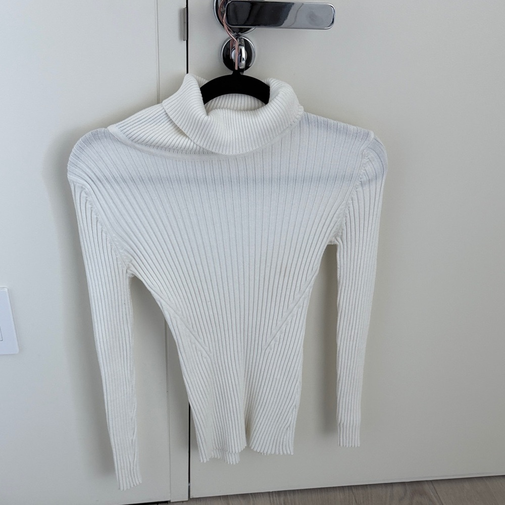 Source Unknown Ribbed White Turtleneck Sweater